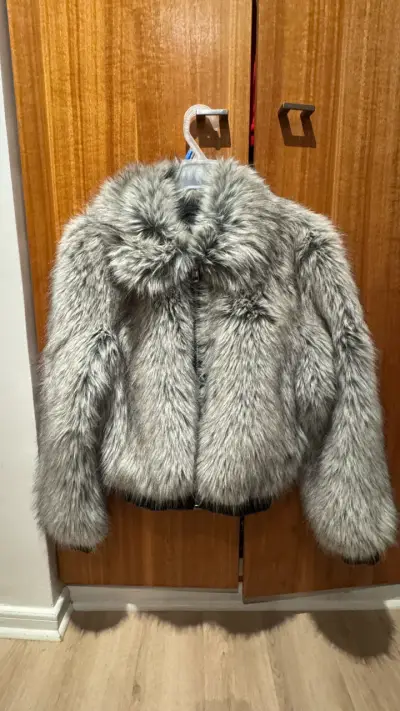 Chaqueta de piel sintética gris - miniatura 1