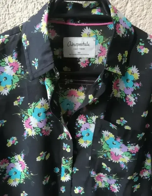 Camisa floral Aeropostale negra - 1