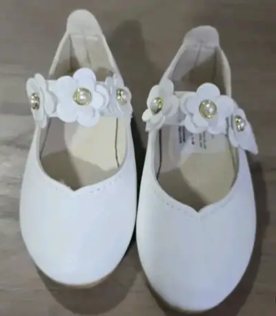 Zapatos blancos con flores - miniatura 1