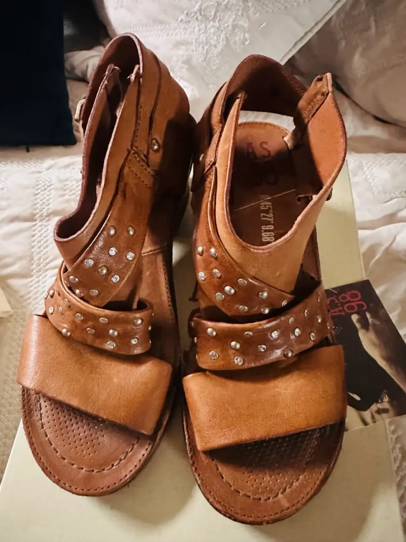 As98 Sandalias marrones con tachas - 1
