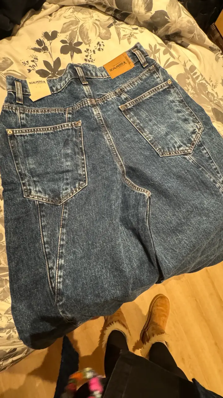 Jeans azul con etiqueta - 3