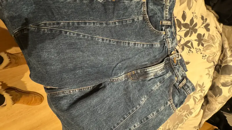 Jeans azul con etiqueta - 4