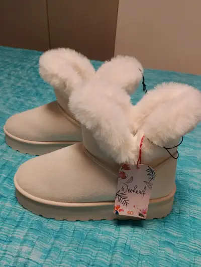 Botas beige con forro peludo - miniatura 3