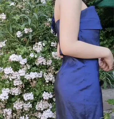 Vestido azul elegante mujer - miniatura 3