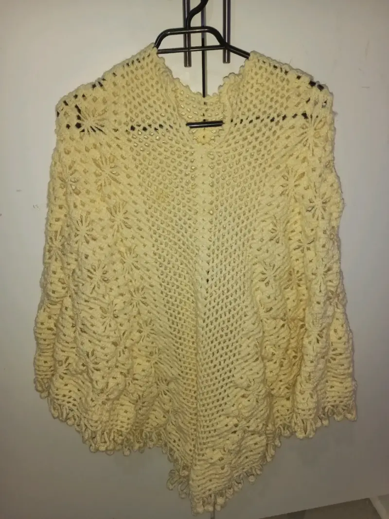 Poncho tejido beige - 1
