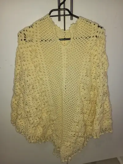 Poncho tejido beige - miniatura 1