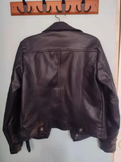 Chaqueta de cuero negra - miniatura 2
