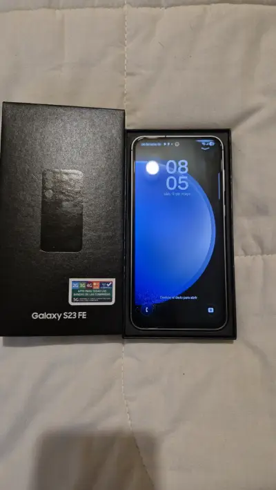 Smartphone Galaxy S23 FE en caja - miniatura 1