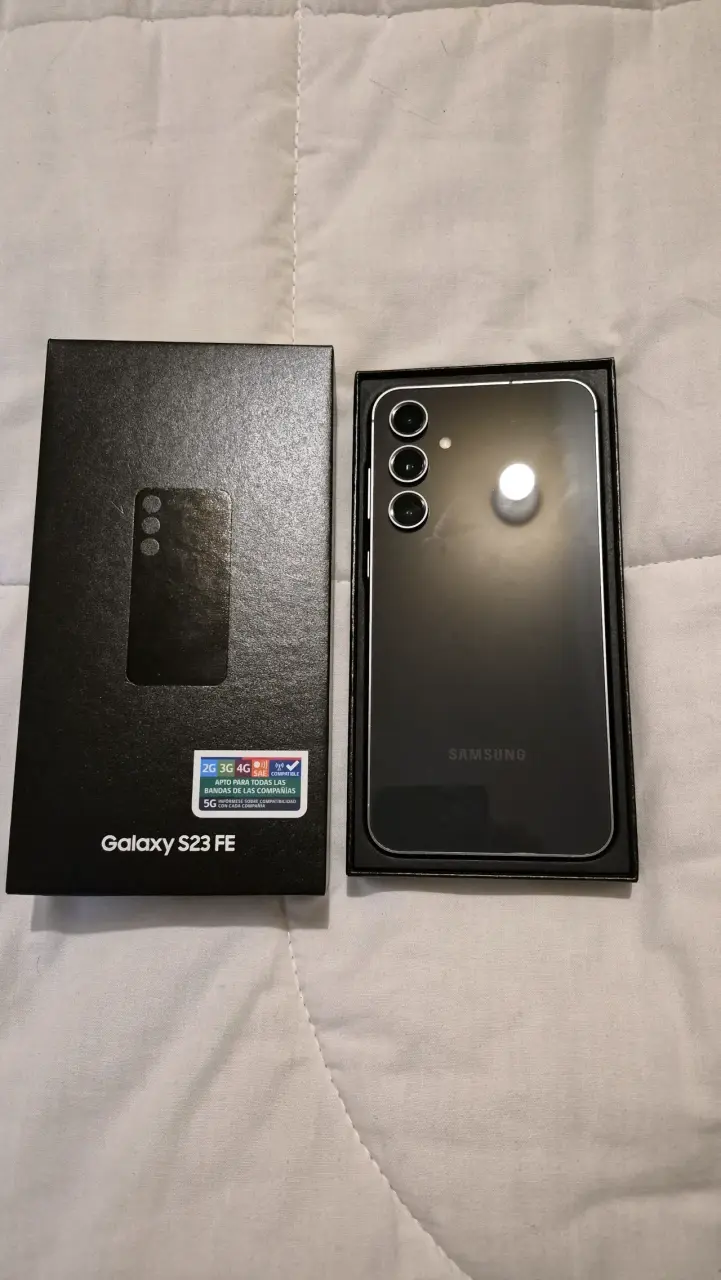 Smartphone Galaxy S23 FE en caja - 2