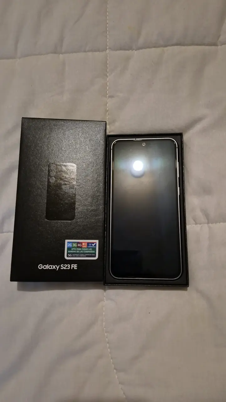 Smartphone Galaxy S23 FE en caja - 3