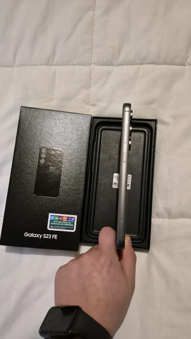 Smartphone Galaxy S23 FE en caja - 4