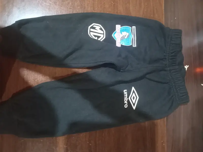 Conjunto deportivo Umbro negro - 3