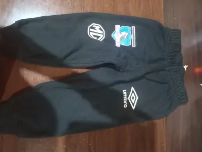Conjunto deportivo Umbro negro - miniatura 3