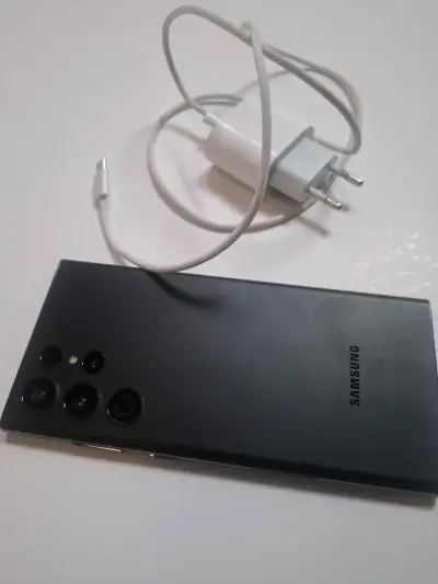Samsung Galaxy con cargador - miniatura 1