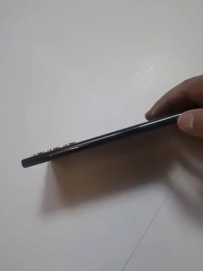 Samsung Galaxy con cargador - miniatura 3