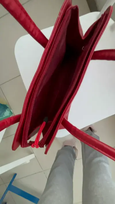 Cartera roja elegante - miniatura 4