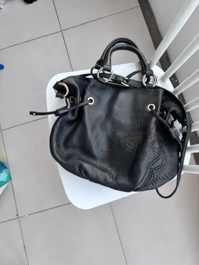 Bolso negro de cuero elegante - miniatura 1