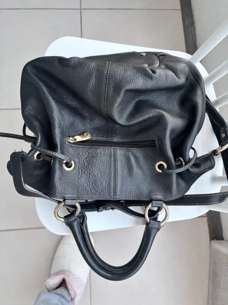 Bolso negro de cuero elegante - 3