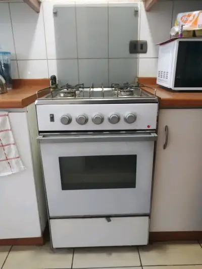 Cocina a gas blanca - miniatura 1