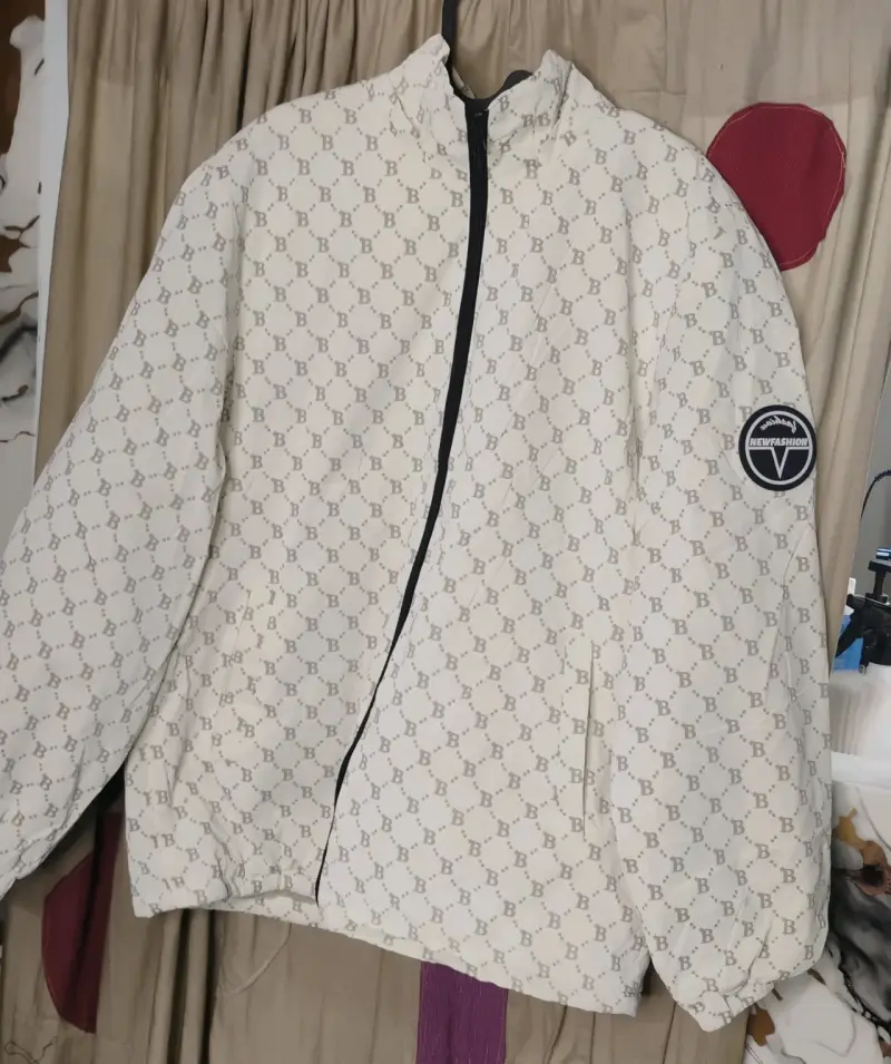 Chaqueta blanca estampada