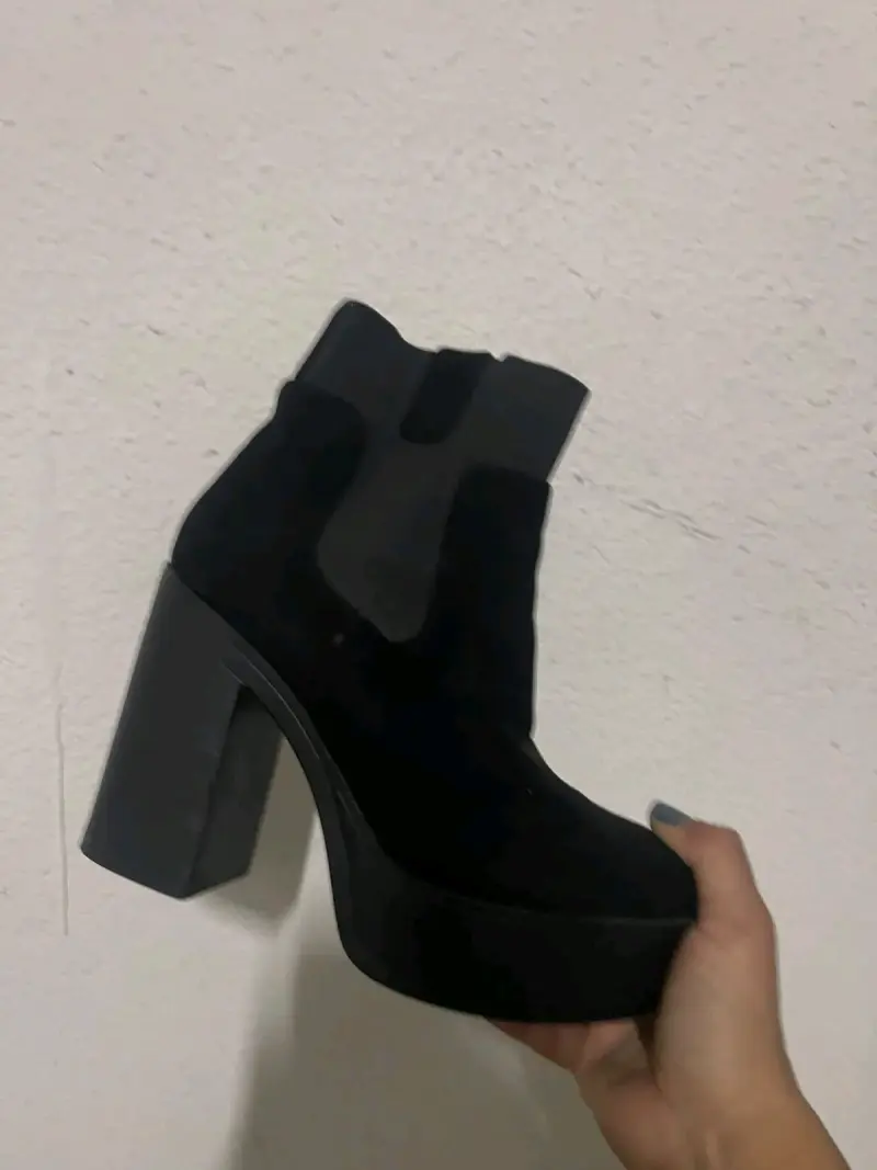 Botines negros con taco alto - 2
