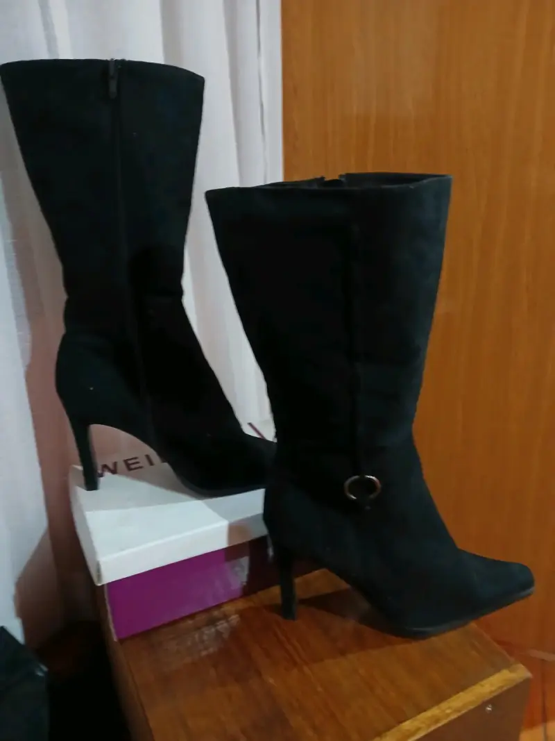 Botas negras de tacón alto - 1
