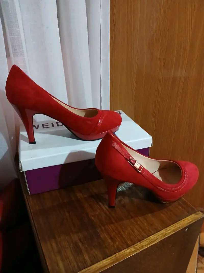 Zapatos de tacón rojo - 1