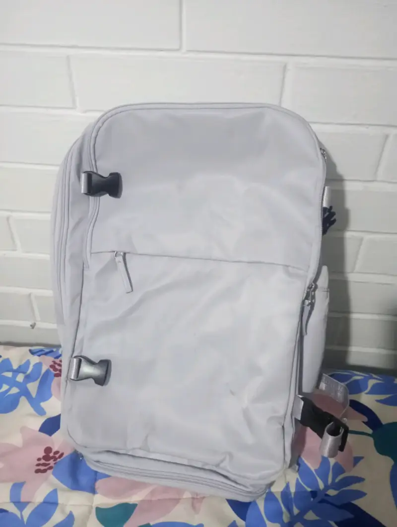 Mochila gris multiuso - 1