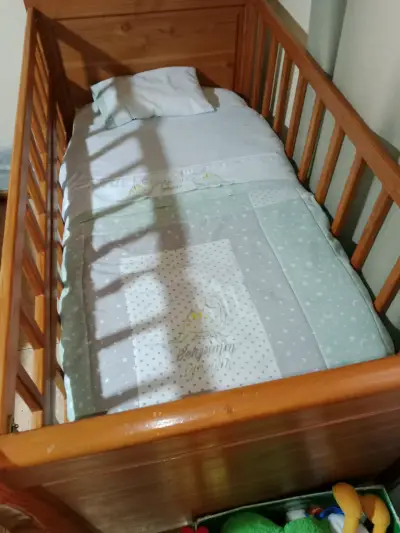 Cuna de madera con cajones - miniatura 2