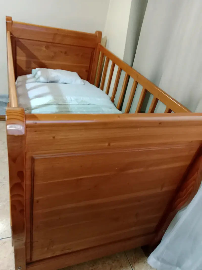 Cuna de madera con cajones - 5
