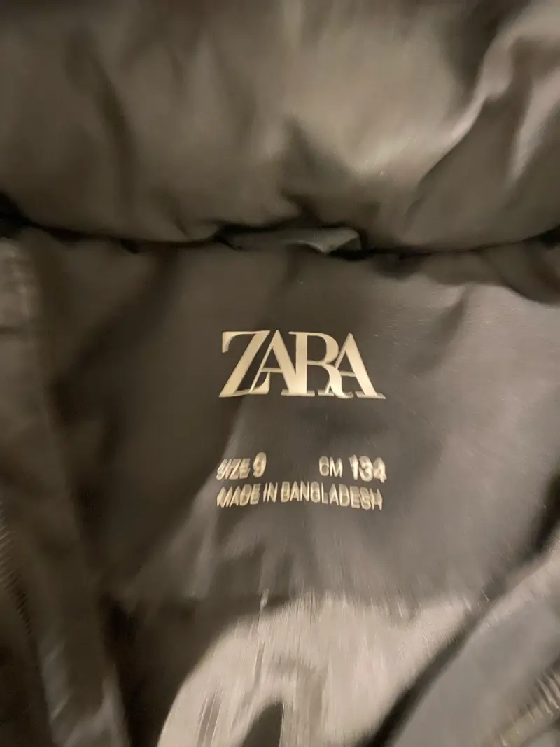 Parka negra con capucha Zara - 2