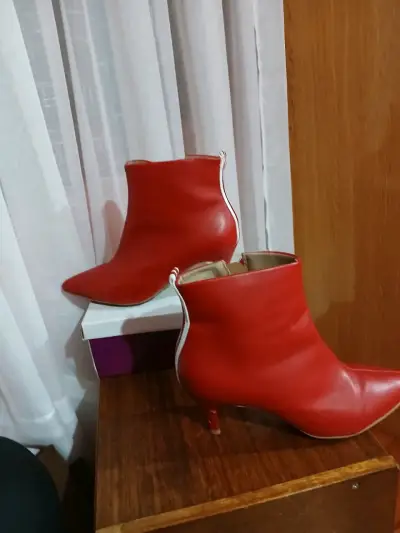 Botines de tacón rojos - miniatura 1