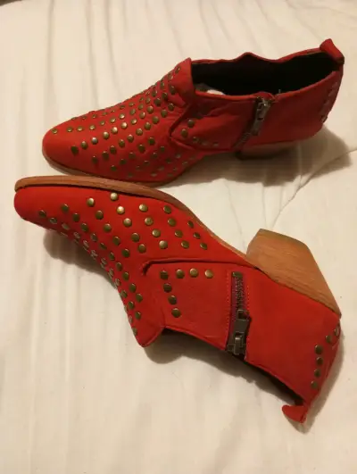Zapatos rojos con tachas - miniatura 2