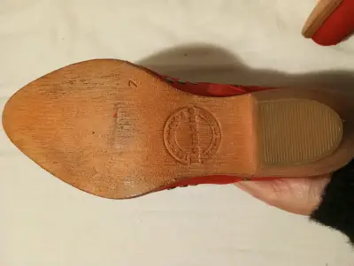 Zapatos rojos con tachas - miniatura 3
