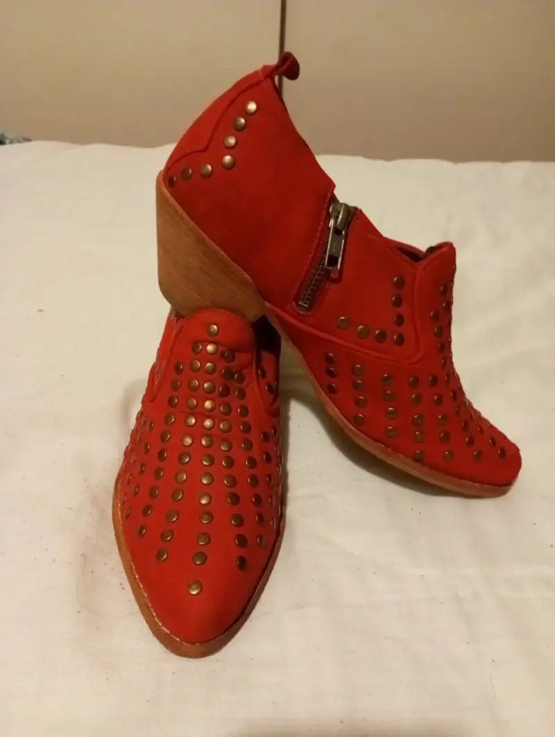 Zapatos rojos con tachas - 4