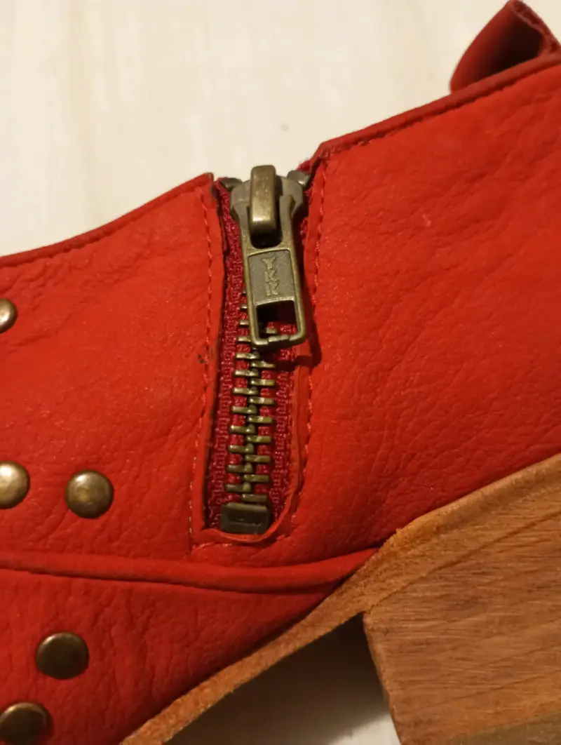 Zapatos rojos con tachas - 5