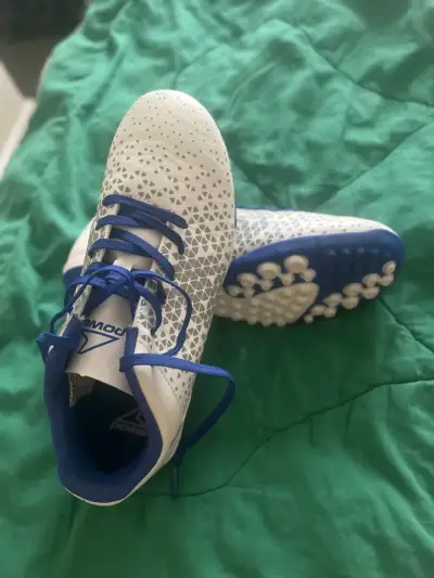 Zapatillas deportivas blancas y azules - miniatura 2