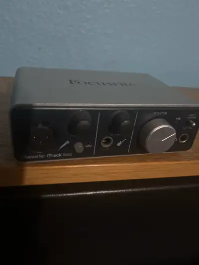 Interfaz Focusrite iTrack Solo - miniatura 1