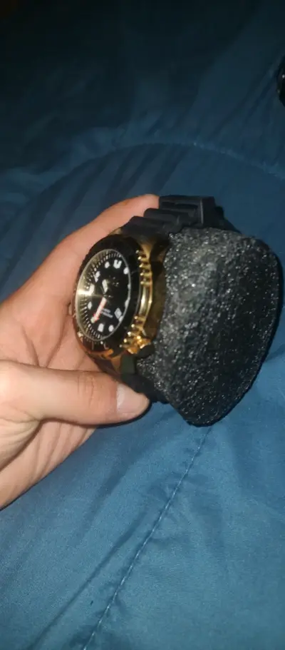 Reloj invicta pro diver sumergible dorado y negro - miniatura 2