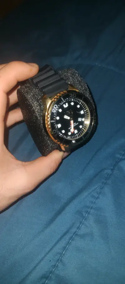 Reloj invicta pro diver sumergible dorado y negro - miniatura 3