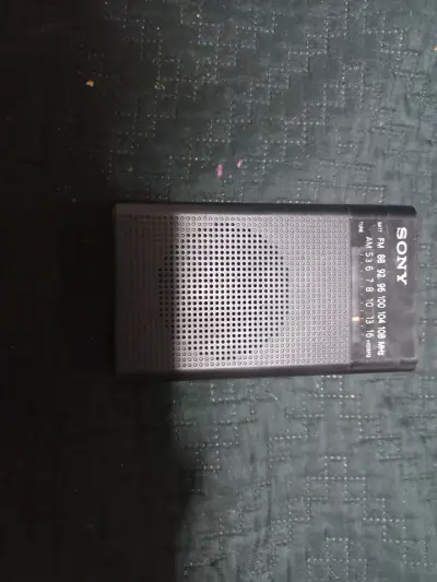 Radio portátil Sony AM/FM - miniatura 1