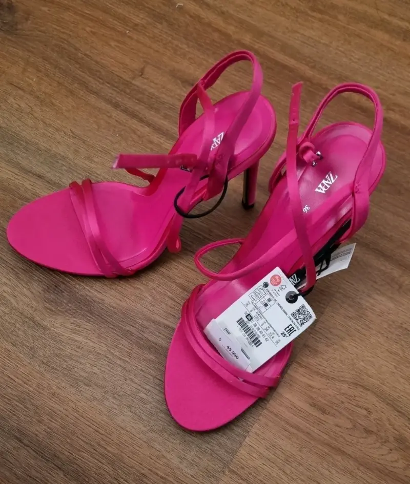 Sandalias fucsia de tacón zara