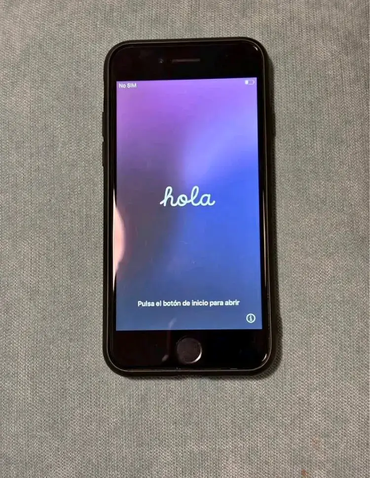 iPhone con pantalla encendida - 1