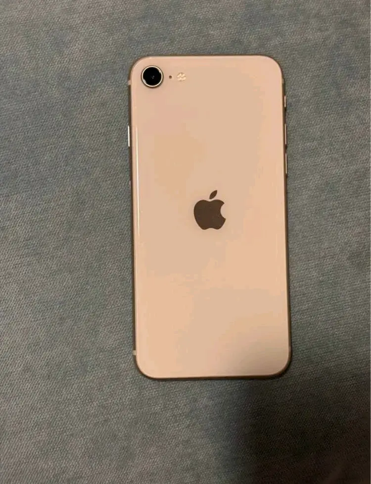 iPhone con pantalla encendida - 4