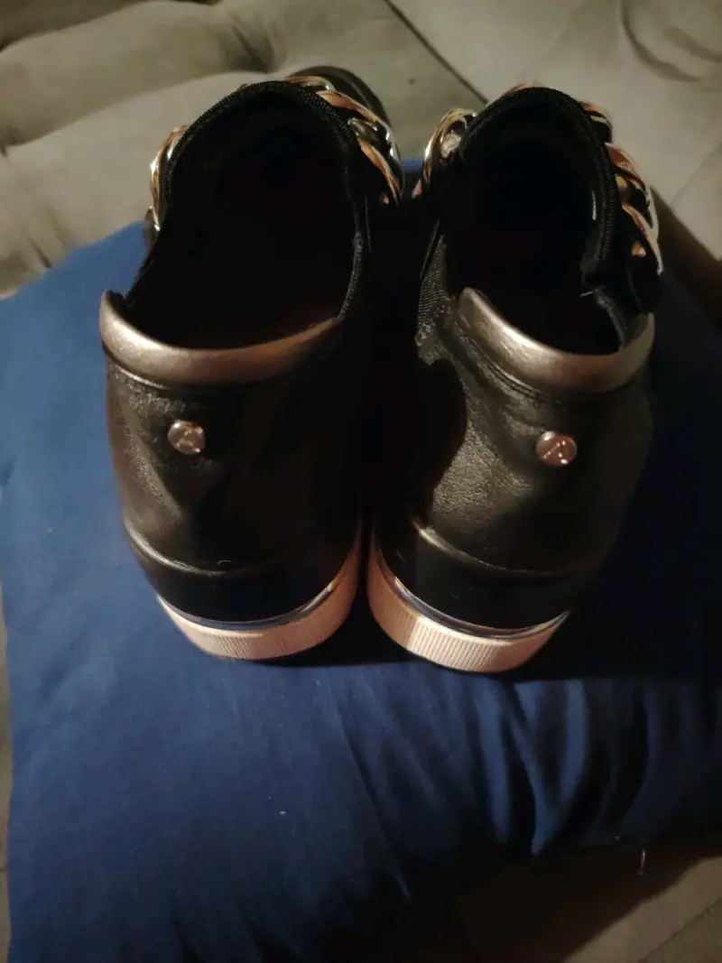 Zapatillas negras con cadena metálica - 2