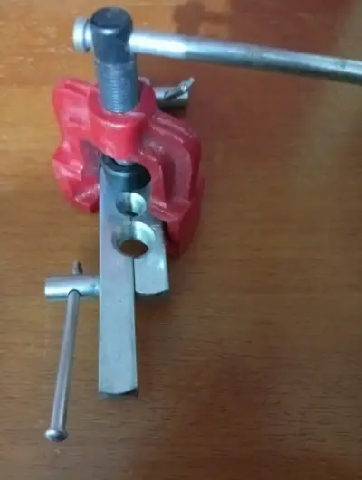 Herramienta de abocardado metálico - miniatura 1