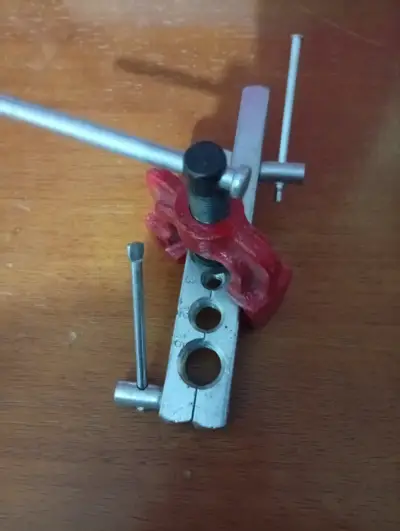 Herramienta de abocardado metálico - miniatura 2