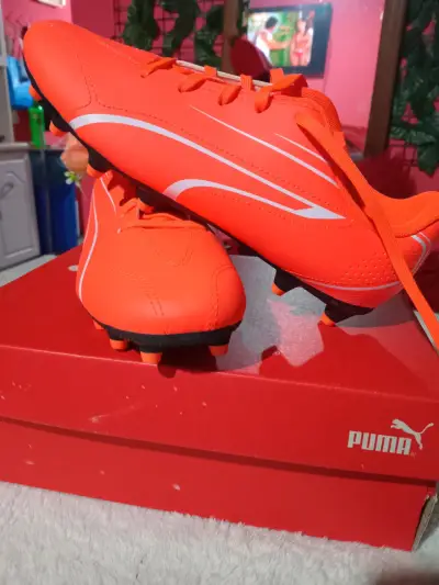 Zapatos de fútbol naranjas Puma - miniatura 1