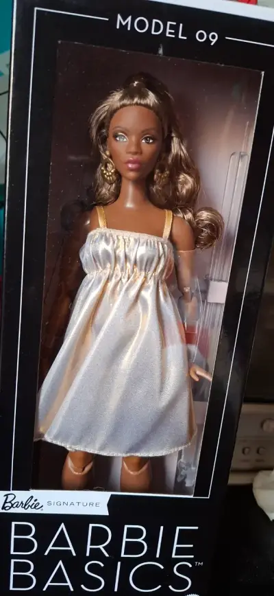 Muñeca Barbie Basics Modelo 09 - miniatura 1