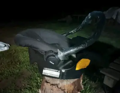 Silla de auto para bebé - miniatura 1